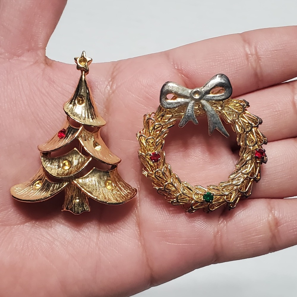 Vintage Christmas Tree & Wreath Pin Brooch Set Gold Tone Rhinestone Holiday